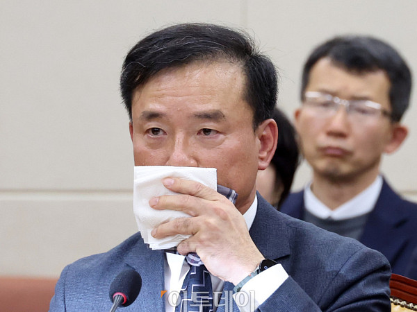 땀 닦는 김종철 방미통위 위원장 후보자 [포토로그]