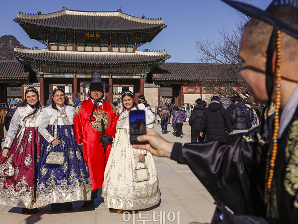 새해 첫 날, 북적이는 경복궁 [포토]