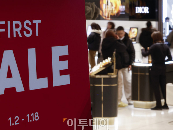 백화점 3사, 병오년 새해 맞아 첫 정기세일 돌입 [포토로그]