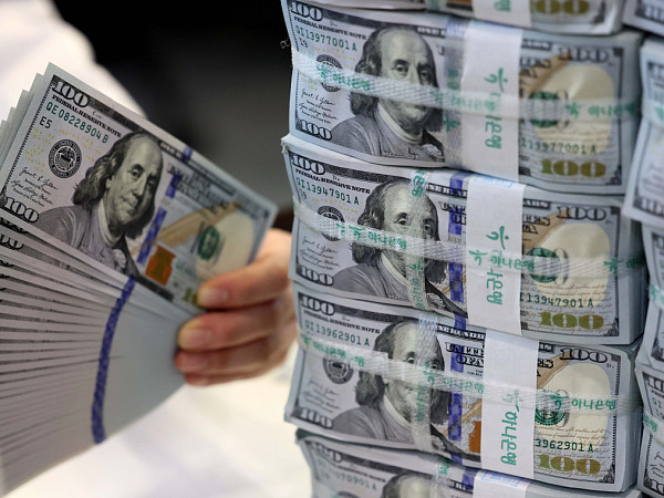 ‘환율 방어’에 지난달 외환보유액 7개월 만에 하락전환 [포토로그]