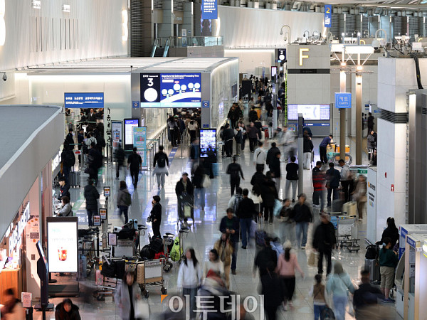 '중국 무비자 효과?'…인천공항 일일 여객 역대 최다 [포토로그]
