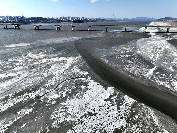 '전국이 꽁꽁, 한파로 얼어붙은 한강' [포토로그]