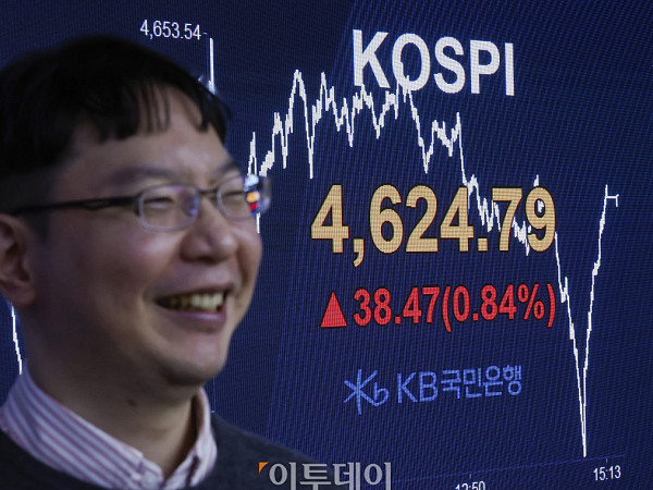 코스피, 7거래일 연속 사상 최고치 경신... 4620선 상승 마감 [포토로그]