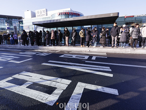 냉동고 추위 속 버스도·택시도 '감감무소식' [한컷]