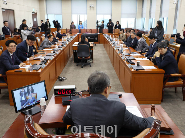 국회 정치개혁특위 첫 전체회의 열려 [포토]