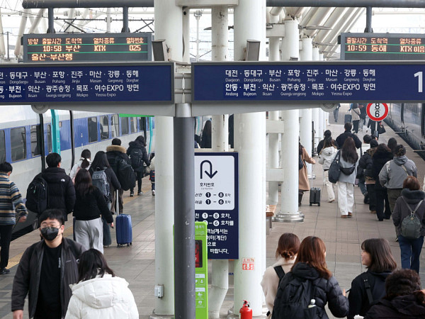 설 앞두고 귀성길 오르는 시민들 [포토로그]