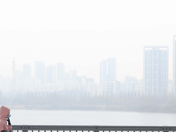 '날 풀리니 전국 초미세먼지 말썽' [포토로그]