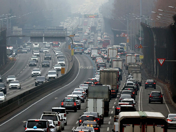 '설 연휴 귀성차량으로 막히는 고속도로' [포토로그]