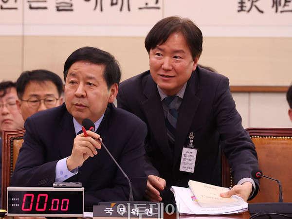 국회 법사위, '환율안정 3법' 의결…19일 본회의로 [포토]