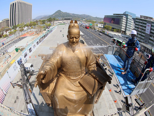 '봄맞이 목욕하는 세종대왕님' [포토로그]