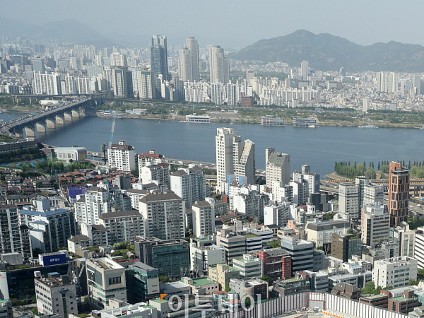 서울 아파트값 4월 넷째 주 0.14% 상승…강남 10주 약세 지속 [포토]