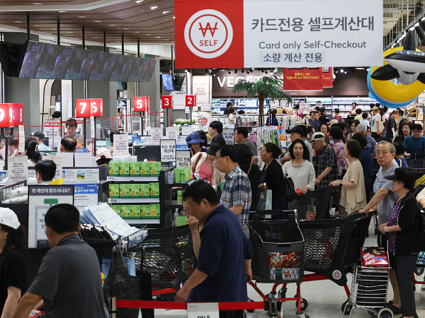 한우는 '완판' 홈플러스 재개장, 67개점 정상화 첫걸음 [포토]