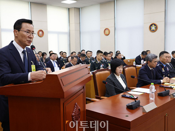 국방위 종합감사, 답변하는 신익현 LIG D&A 대표  [포토]
