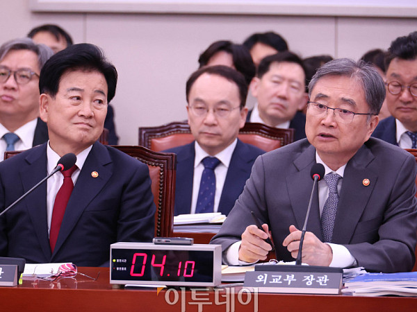 외통위 종합감사, 답변하는 조현-정동영 장관 [포토]