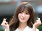 [BZ포토] 프로미스나인 이나경, 애교 가득 손하트 '심쿵해'