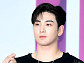 [BZ포토] 뉴이스트W 백호, 수줍은 미니 하트