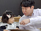 이정현, 버섯페스토 요리 공개…딸 서아와 커플 앞치마 "귀여워"