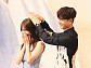 [BZ포토] 배수지, 임주환, 두 손 살포시 머리 위로~