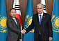 박정원 두산 회장, 카자흐 대통령과 협력 논의…“에너지사업 최적 파트너”