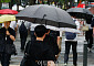 [날씨] "출근길 우산 챙기세요" 수도권 천둥·번개 물폭탄…무더위는 계속