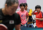 파리올림픽 본진에서 만났다…신유빈 훈련 지켜보는 북한 선수들 [포토]