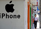 애플도 폴더플 전쟁 참전하나…“접는 아이폰 이르면 2026년 공개”
