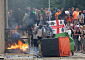 영국, 13년 만의 최악 폭력 시위...스타머 총리, 취임 한 달 만에 ‘반이민’ 복병