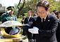 DJ 서거 16주기…이 대통령 "거인 김대중의 삶에서 답 찾겠다"