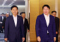 [종합] 최태원 회장 “기업 성장할수록 차별적 규제…새 접근법 필요해”