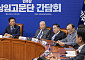 “내년 지선 전에 마무리” 민주당 원로, 정청래에 ‘대통령 4년 중임제’ 개헌 주문