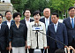 법무부 “尹 시술 못받아 실명 위기, 일부 사실과 달라”