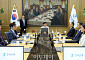 금통위원 "금리 인하, 주택시장 자극·가계부채 확대 우려…신중한 접근 필요"