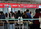 크리스마스 연휴 앞두고 북적이는 인천공항 [포토]