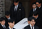 故 안성기 영결식 현장 모습…정우성·이정재 등 운구 행렬