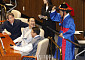 설 연휴 앞둔 본회의장, 한복 차림 의원들 [포토]