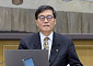 이창용 "중동 사태 한치 앞 몰라⋯공급 충격 일시적이면 금리 대응 안해"