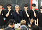 엔비디아 젠슨 황, T1 베이스캠프 방문…페이커 포즈 '인증샷' [포토]