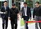 '잠실 개표소 봉쇄 시위’ 경찰 폭행 20대 2명 구속영장 기각