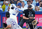 오타니, 아시아 최초 MLB 300홈런 달성⋯미일 통산 348호포