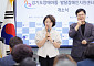 "선택하지 않은 어려움은 운명이 아니다"…추미애, 전국 최대 장애아동지원센터 열었다