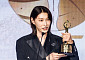‘배구 여제’ 김연경, AVC 공로상 수상⋯“후배 위해 최선 다할 것”