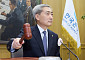 신현송 "선제적 금리 인상? 가래 대신 호미 썼다"⋯추가 인상도 시사 [8월 금통위]