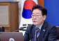 李대통령 “지뢰사고 근거없는 음모론 안돼…철저 조사로 진상밝혀야”