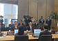 "건강 잘 챙기시라"⋯동결 유력 속 신현송의 '스몰토크' [금통위 스케치]