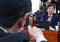 여야, '오세훈 무죄·조희대 탄핵' 놓고 법사위 국감서 충돌 [국감]