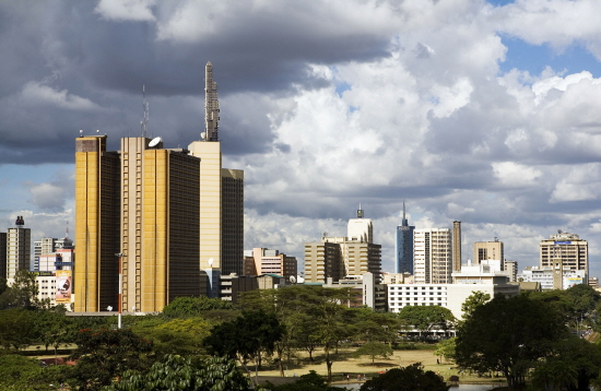 ▲케냐는 광케이블망 구축과 모바일 뱅킹 등 IT산업 발전에 박차를 가하고 있다. 사진은 케냐 수도 나이로비 전경 (블룸버그)