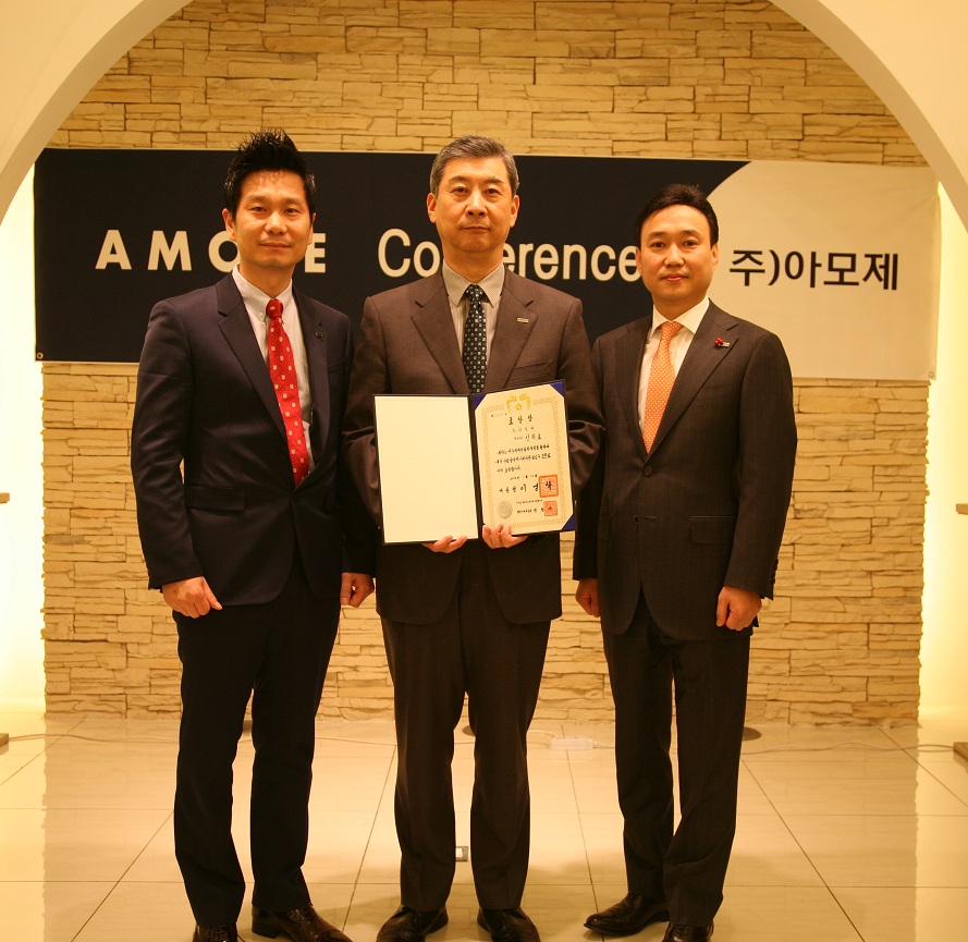 신희호 아모제 회장, 대통령 표창 수상