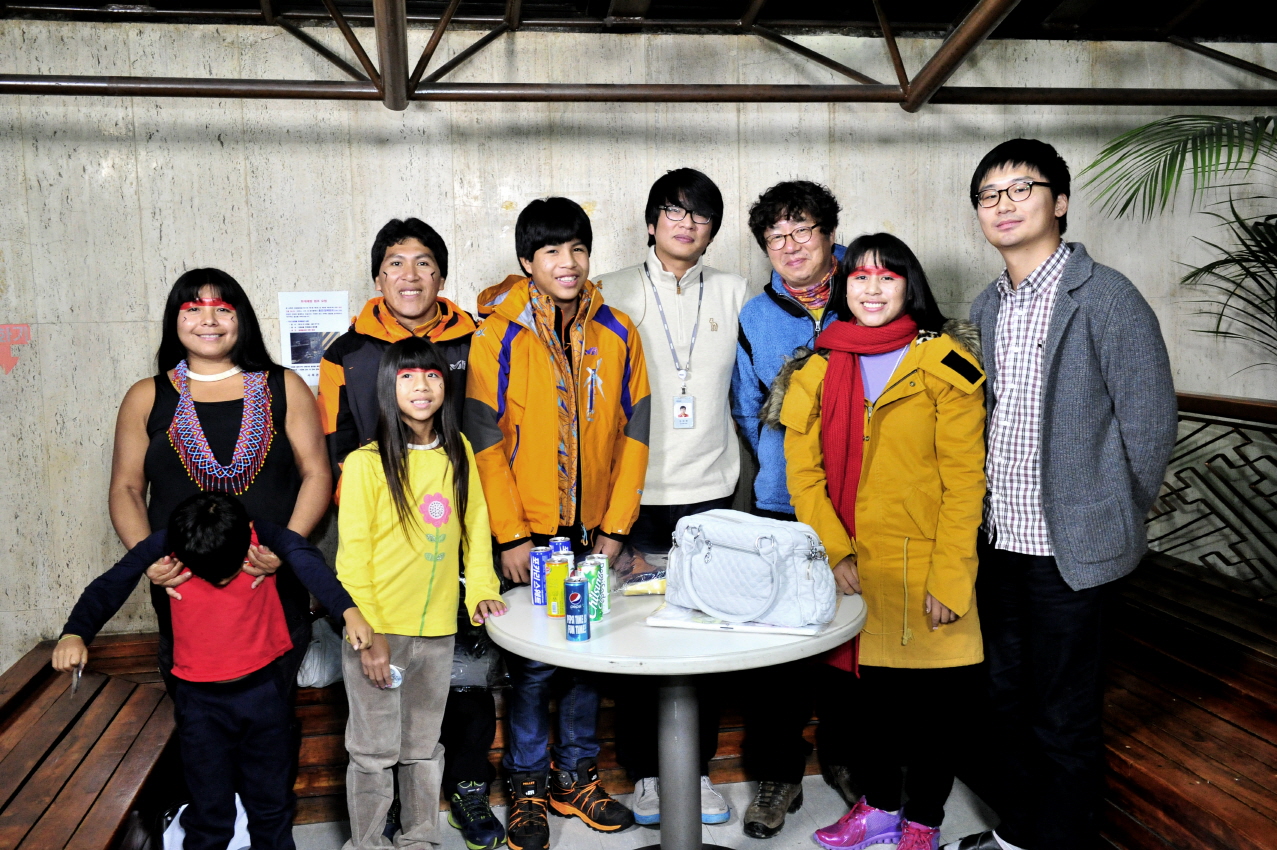 '아마존의 눈물' 야물루, 김진만 PD와 눈물의 재회… 오는 12월 '집으로' 첫 방송