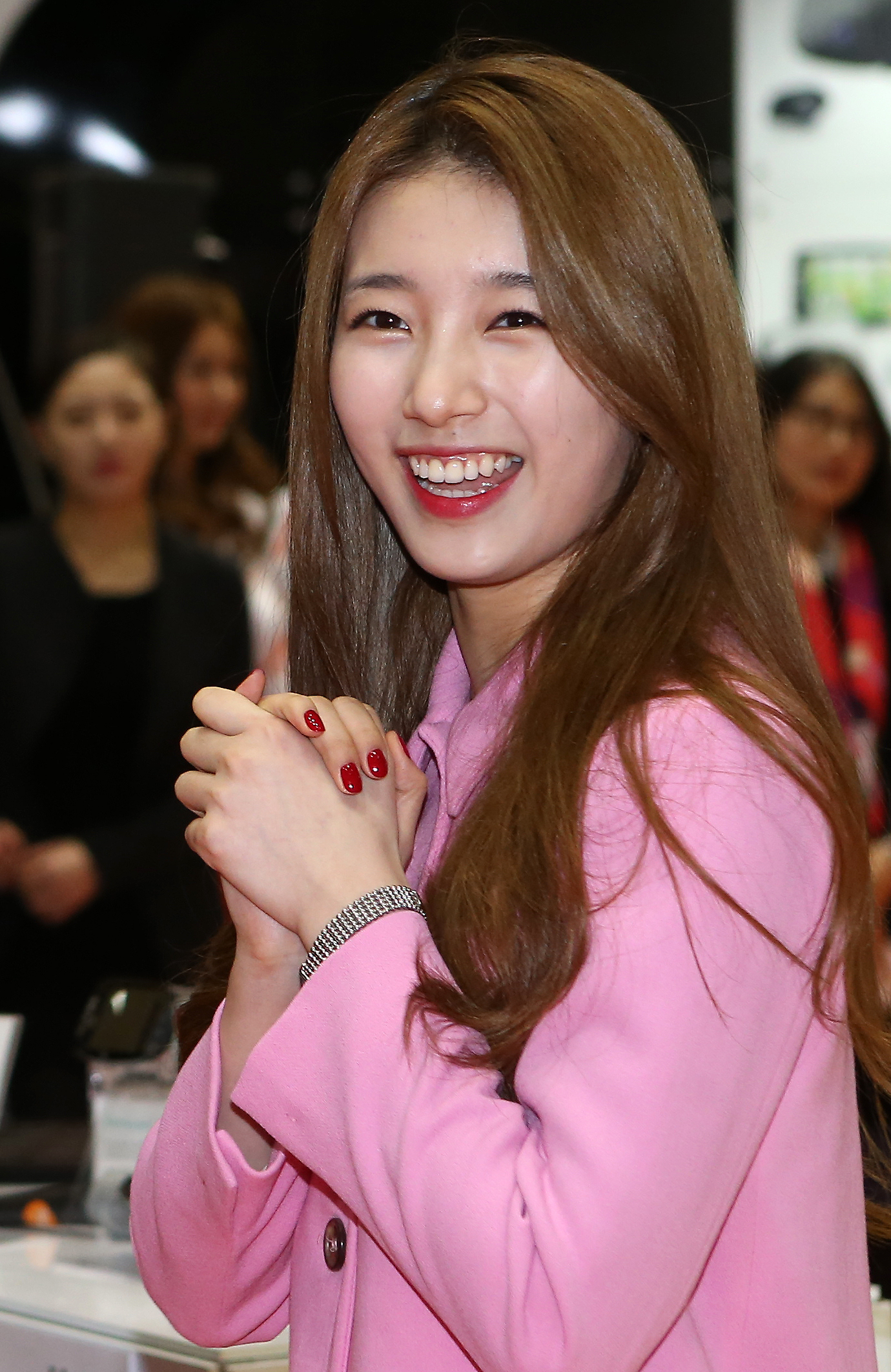 [포토]꽃분홍 수지, 햇살같은 미소
