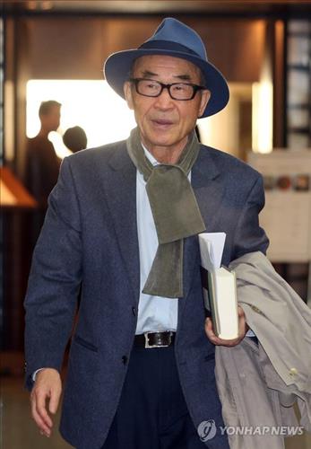 고은, 황금화관상 수상 이후 잇단 해외시낭송회… 런던ㆍ베를린ㆍ시카고 등